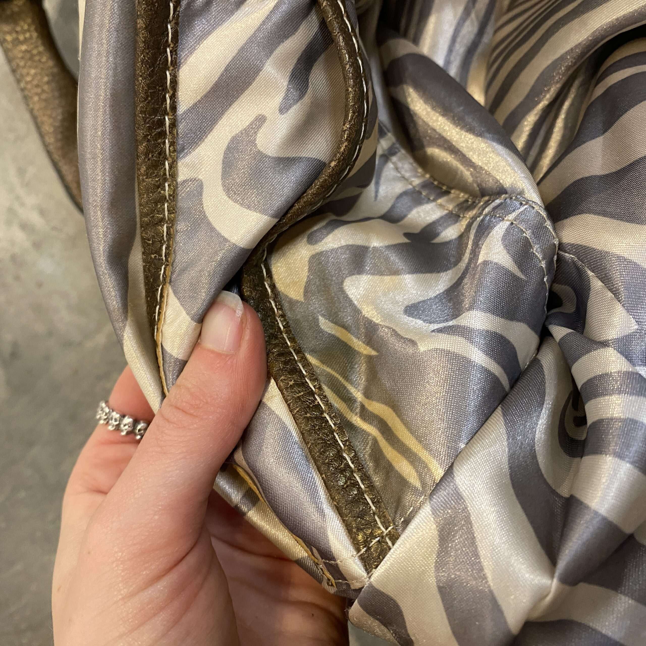 Vintage Guess Gold Monogram Slouch Bag - Image 8