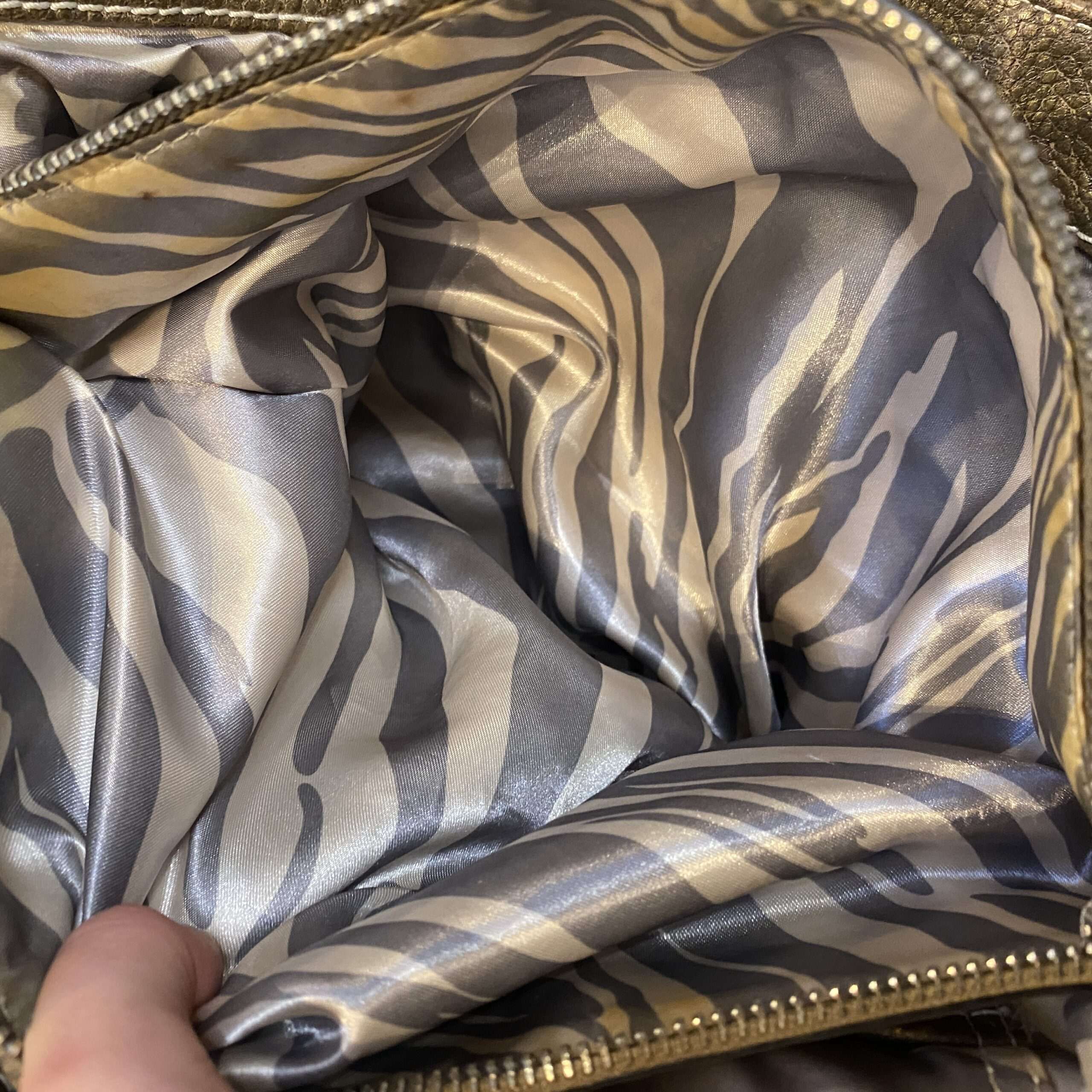 Vintage Guess Gold Monogram Slouch Bag - Image 5