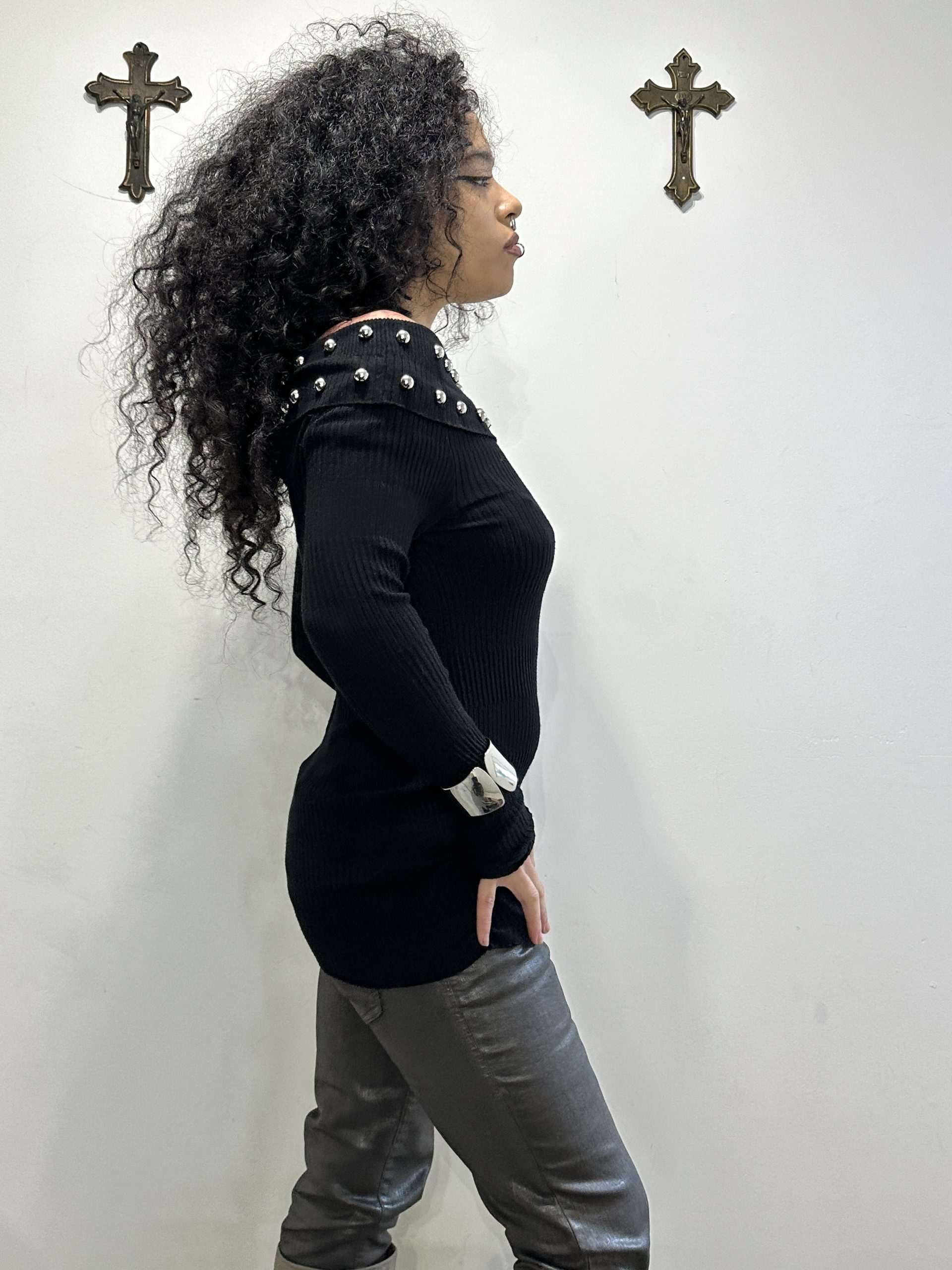 Vintage Guess Off the Shoulder Black Knit Jumper (S-M) - Image 2